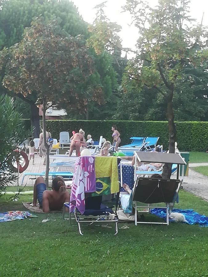 Casa Gisela Garda Fiordaliso 1 Apartment Desenzano del Garda Bagian luar foto